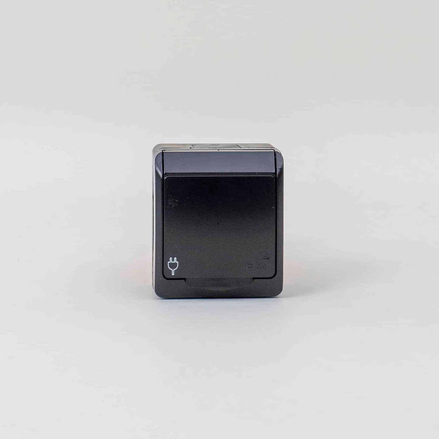 Priza simpla neagra cu capac HERMES, 16A/250, IP44 / ELPL-0324-09