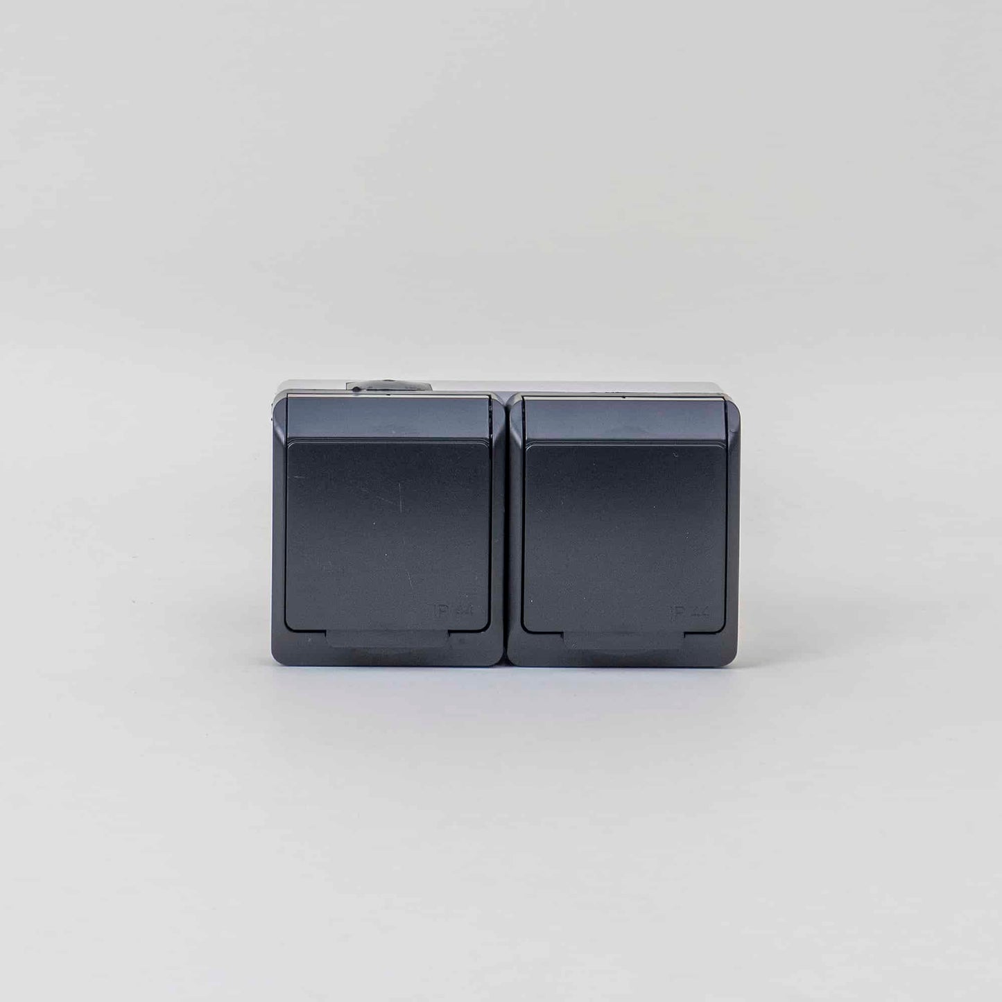 Priza dubla cu capac negru HERMES, 16A/250, IP44 / ELPL-0325-07