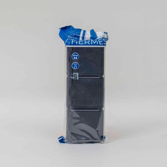 Priza tripla cu capac negru HERMES, 16A/250, IP44 / ELPL-0326-07 - 221.ro