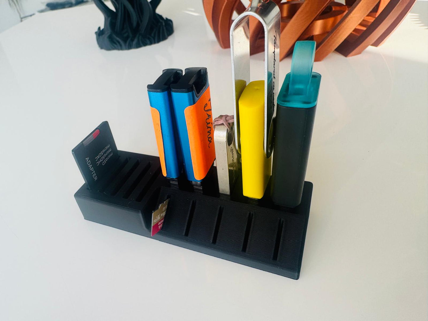 Organizator USB si Carduri de Memorie