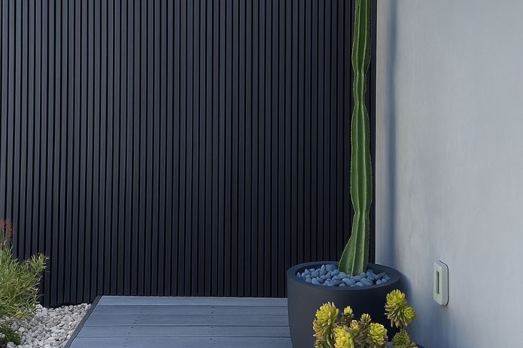 Lambriu decorativ riflaj WPC, pentru exterior, montaj rapid, rezistenta ridicata, Naimeed D7498, 280x14.8x2.1cm, Tec