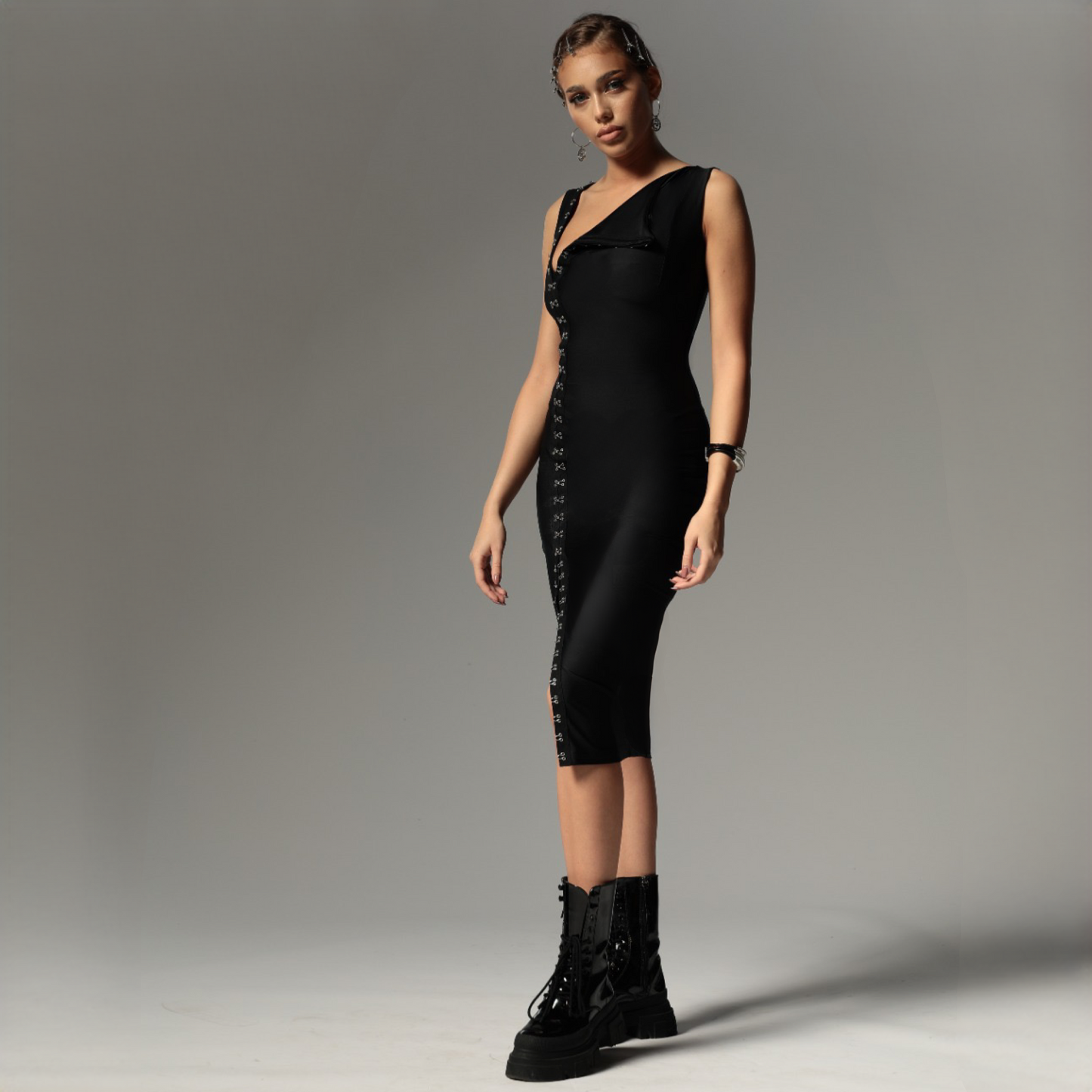 Rochie neagra din lycra cu copci metalice Alma