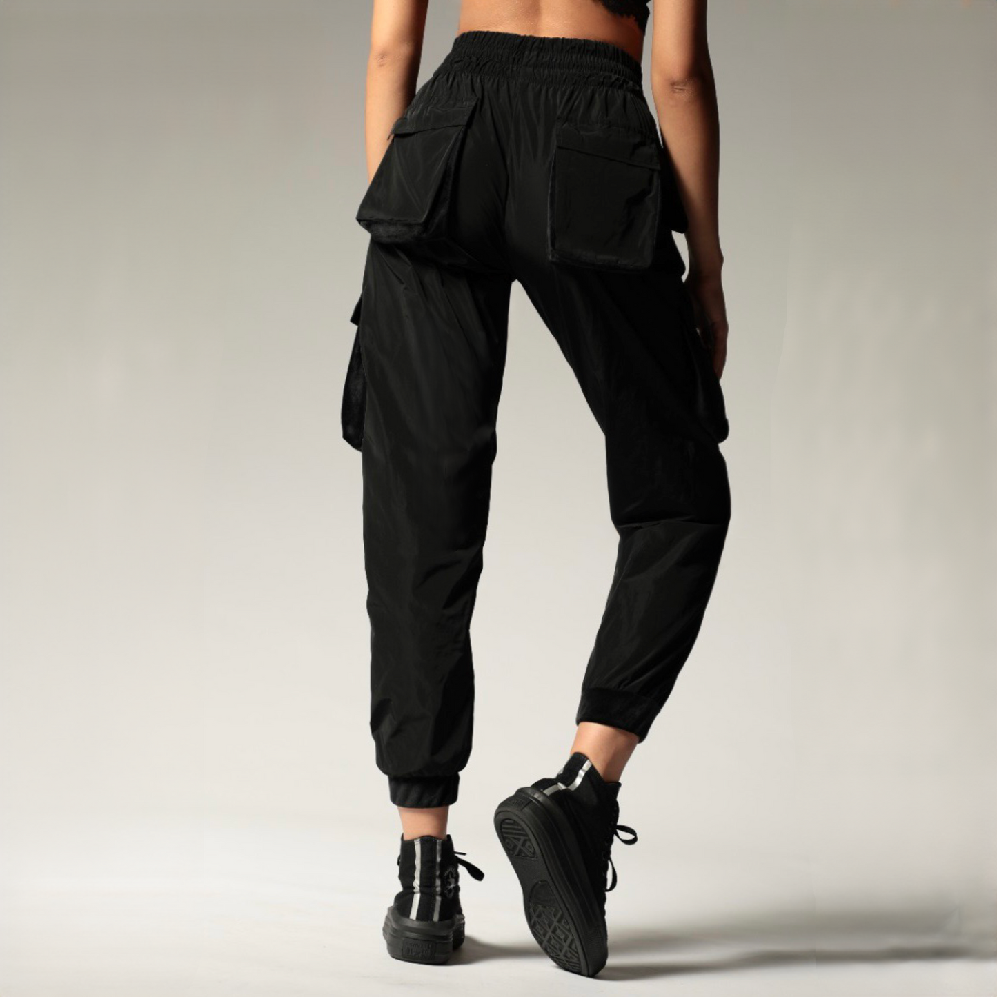 Pantaloni dama negri cu buzunare aplicate Cargo