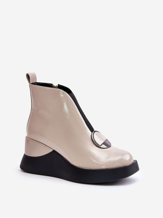 Botine cu talpă tip pană Step in style, Model 201014, Bej - material imitație de piele  Căptușeală pătură de pantofi  Footbed pătură de pantofi  Înălţimea carâmbului 12 cm Înălţimea tocului 7.5 cm