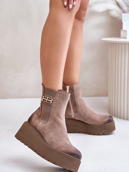 Botine cu talpă tip pană Step in style, Model 201181, Bej - material piele naturala  Căptușeală simțit  Footbed pânză  Înălţimea carâmbului 15 cm Înălţimea tocului 6.5 cm Înălţimea platformei 4 cm