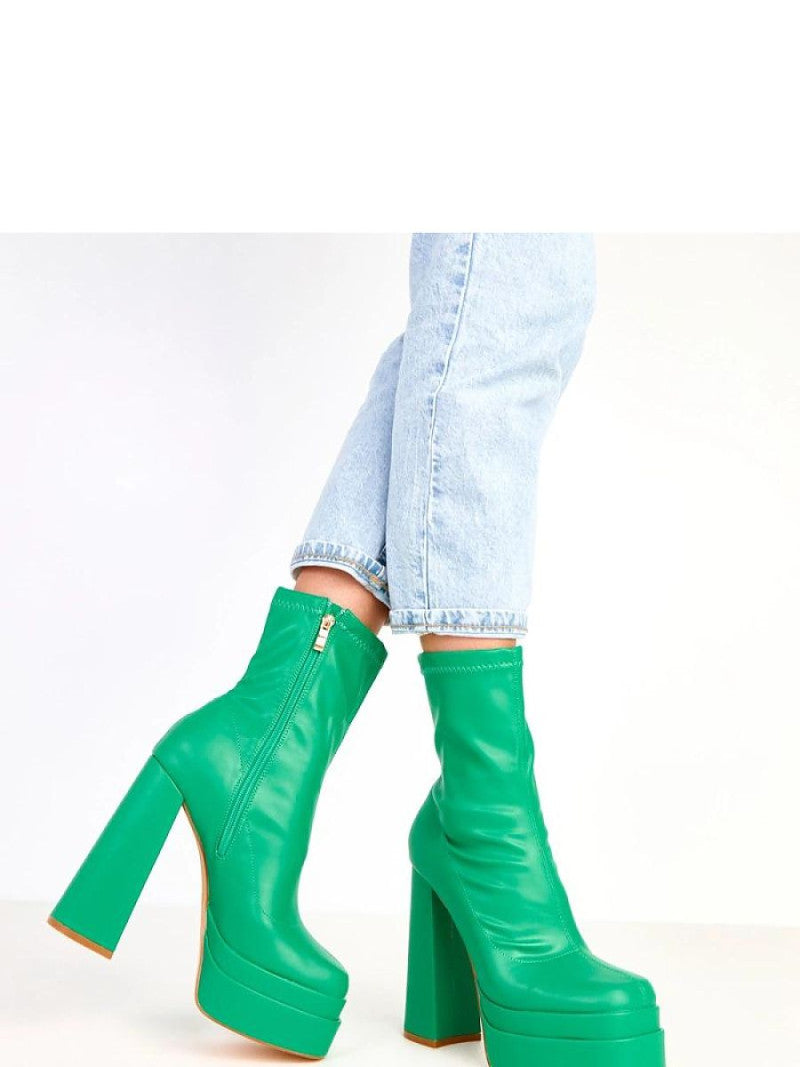 Botine cu toc Solea, Model 217894, Verde - material imitație de piele  Footbed pânză  Înălţimea carâmbului 17.5 cm Înălţimea tocului 15 cm Înălţimea platformei 5 cm