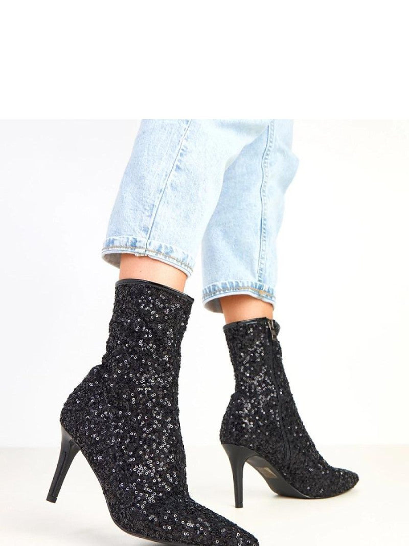 Botine cu toc Solea, Model 217901, Negru - material pânză  Footbed pânză  Înălţimea carâmbului 18 cm Înălţimea tocului 8.5 cm