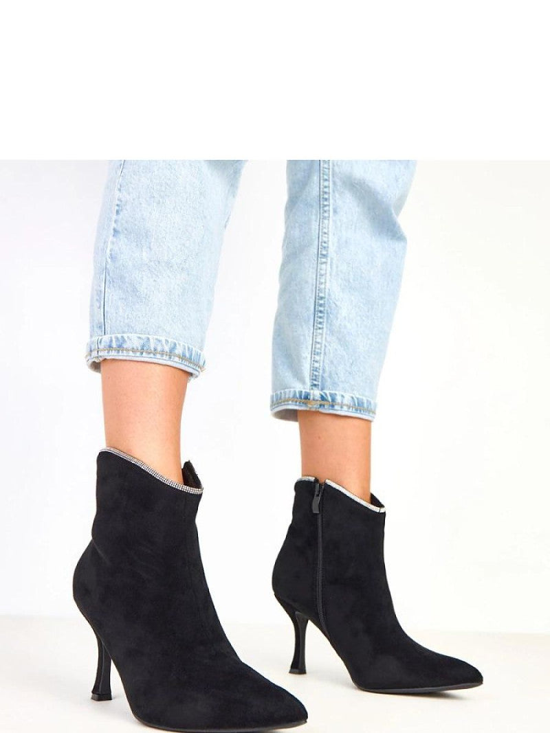 Botine cu toc Solea, Model 217908, Negru - material piele artificiala piele  Footbed pânză  Înălţimea carâmbului 12 cm Înălţimea tocului 8.5 cm