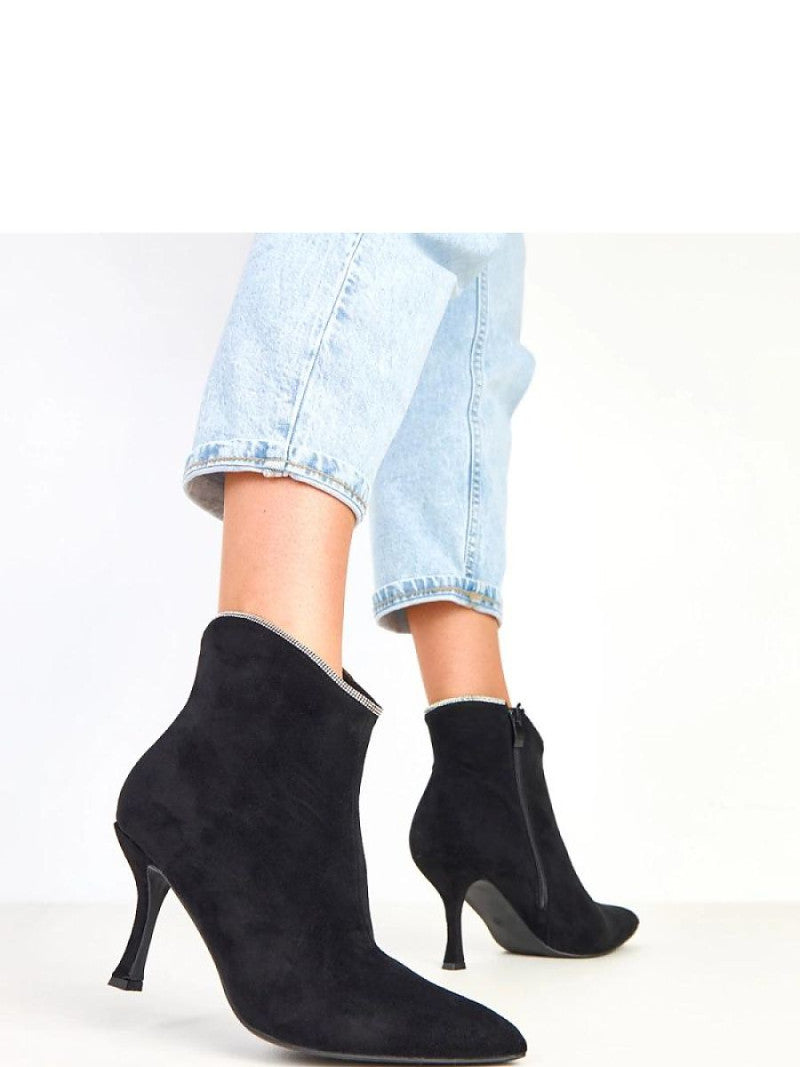 Botine cu toc Solea, Model 217908, Negru - material piele artificiala piele  Footbed pânză  Înălţimea carâmbului 12 cm Înălţimea tocului 8.5 cm