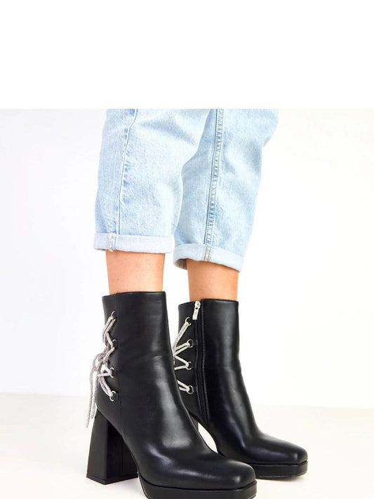 Botine cu toc Solea, Model 217912, Negru - material imitație de piele  Footbed pânză  Înălţimea carâmbului 15.5 cm Înălţimea tocului 10 cm Înălţimea platformei 2 cm