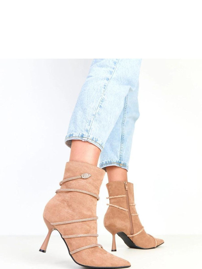 Botine cu toc Solea, Model 217923, Bej - material piele ecologicã din suede  Footbed pânză  Înălţimea carâmbului 15.5 cm Înălţimea tocului 9 cm