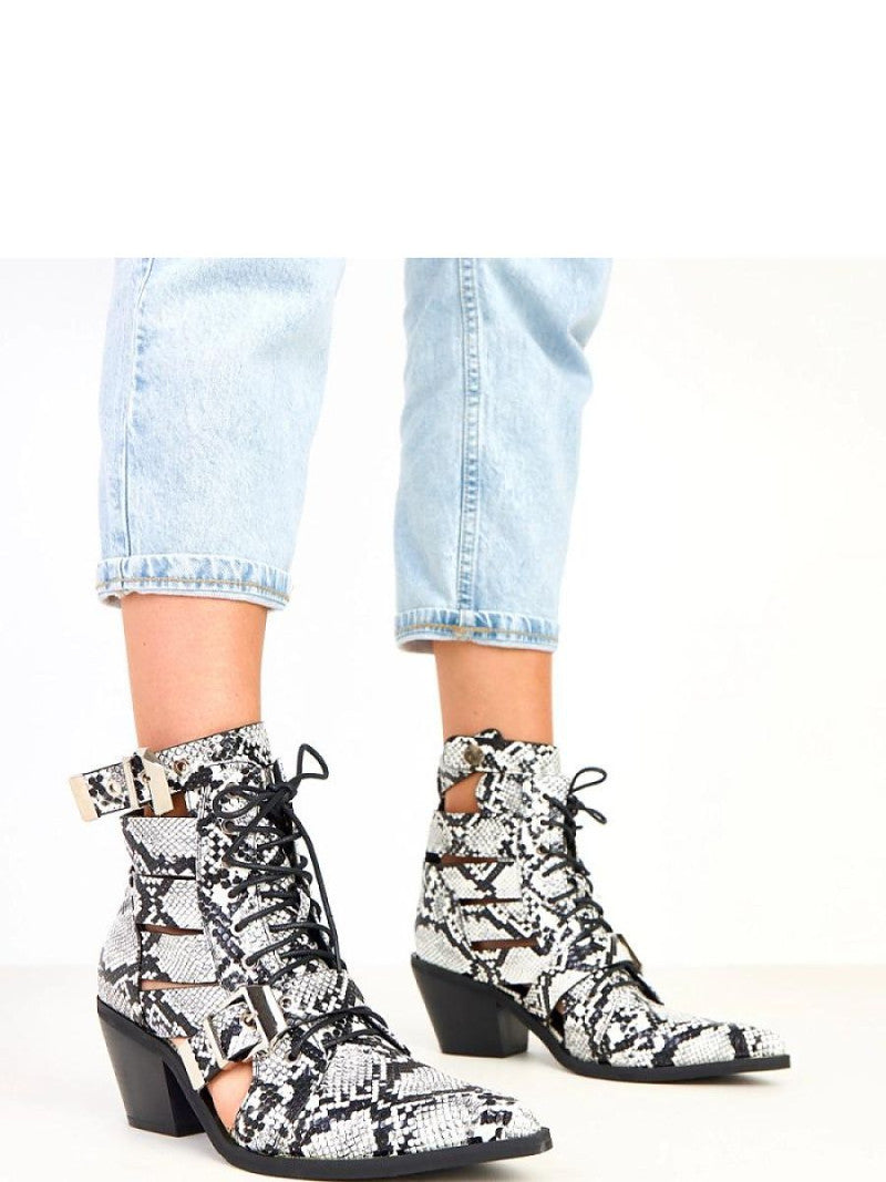 Botine cu toc Solea, Model 217931, Negru - material imitație de piele  Footbed pânză  Înălţimea carâmbului 14 cm Înălţimea tocului 7.5 cm