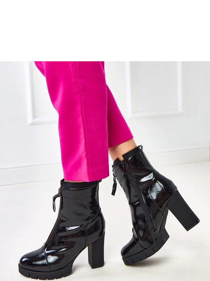 Botine cu toc Solea, Model 217947, Negru - material imitație de piele de brevet  Footbed pânză  Înălţimea carâmbului 15.5 cm Înălţimea tocului 10 cm Înălţimea platformei 2 cm