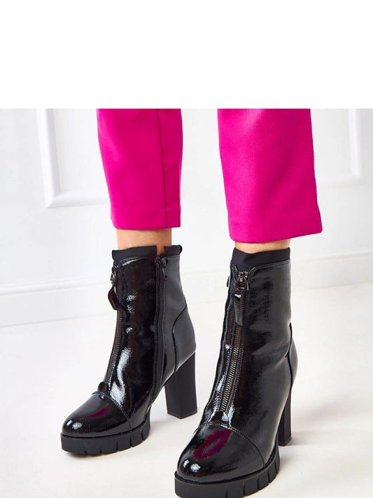 Botine cu toc Solea, Model 217947, Negru - material imitație de piele de brevet  Footbed pânză  Înălţimea carâmbului 15.5 cm Înălţimea tocului 10 cm Înălţimea platformei 2 cm