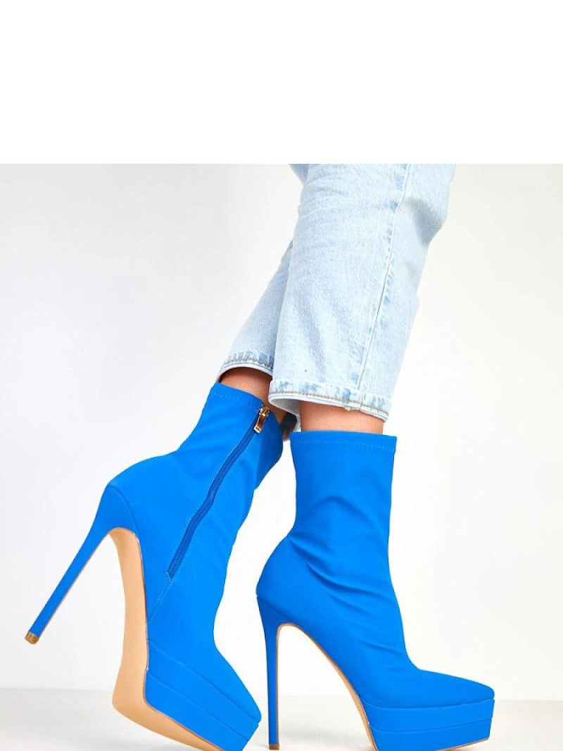 Botine cu toc Solea, Model 217957, Albastru - material Satin  Footbed pânză  Înălţimea carâmbului 16 cm Înălţimea tocului 15.5 cm Înălţimea platformei 4.5 cm