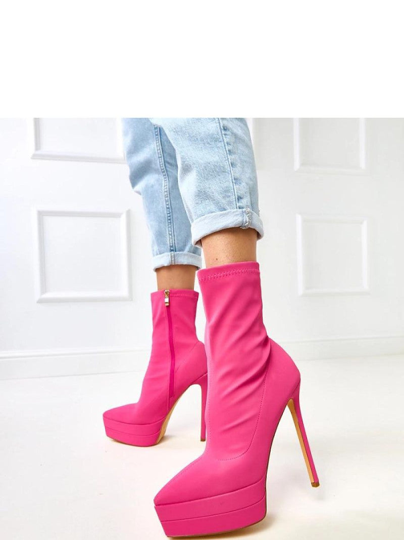 Botine cu toc Solea, Model 217958, Roz - material Satin  Footbed pânză  Înălţimea carâmbului 16 cm Înălţimea tocului 15.5 cm Înălţimea platformei 4.5 cm