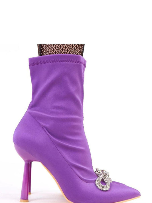 Botine cu toc Solea, Model 218552, Violet - material pânză  Footbed imitație de piele  Înălţimea carâmbului 16 cm Înălţimea tocului 10.5 cm