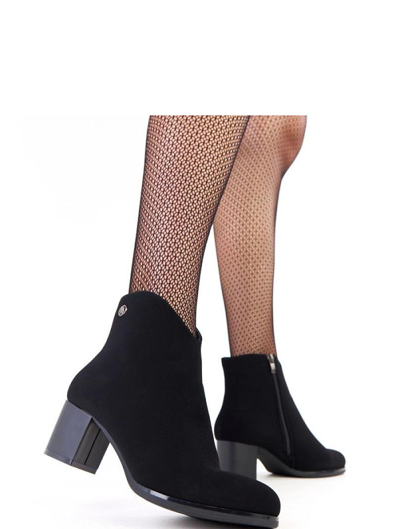 Botine cu toc Solea, Model 218816, Negru - material imitație de piele  Footbed pânză  Înălţimea carâmbului 17.5 cm Înălţimea tocului 5.5 cm