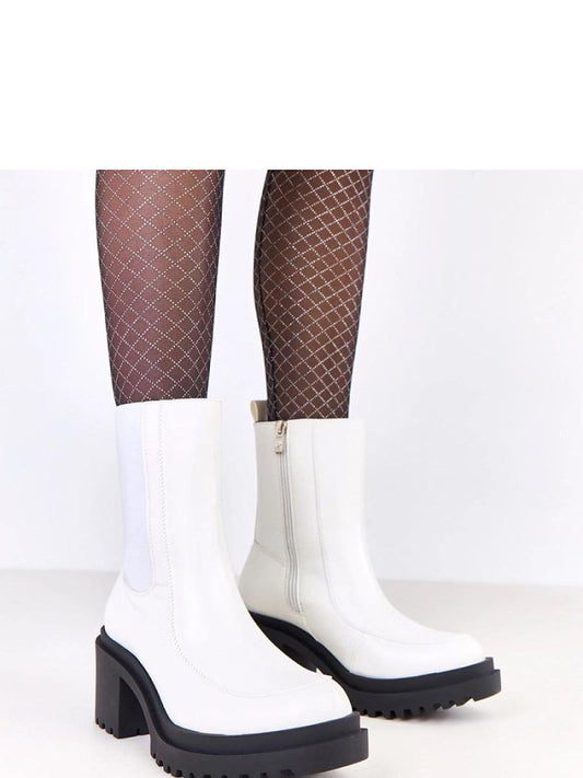 Botine cu toc Solea, Model 219415, Alb - material imitație de piele  Footbed plastic  Înălţimea carâmbului 18 cm Înălţimea tocului 7.5 cm