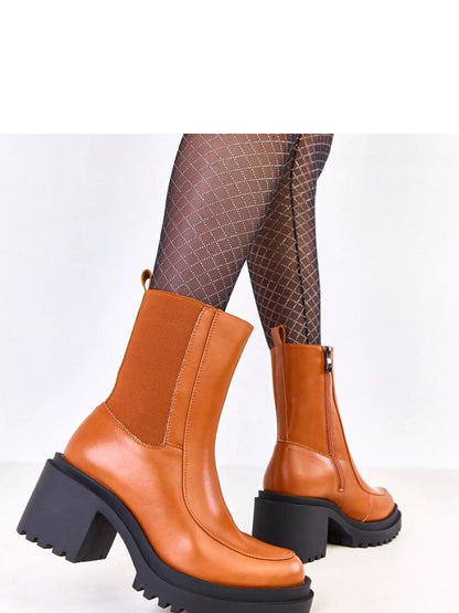 Botine cu toc Solea, Model 219416, Maro - material imitație de piele  Footbed plastic  Înălţimea carâmbului 18 cm Înălţimea tocului 7.5 cm