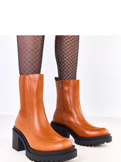 Botine cu toc Solea, Model 219416, Maro - material imitație de piele  Footbed plastic  Înălţimea carâmbului 18 cm Înălţimea tocului 7.5 cm