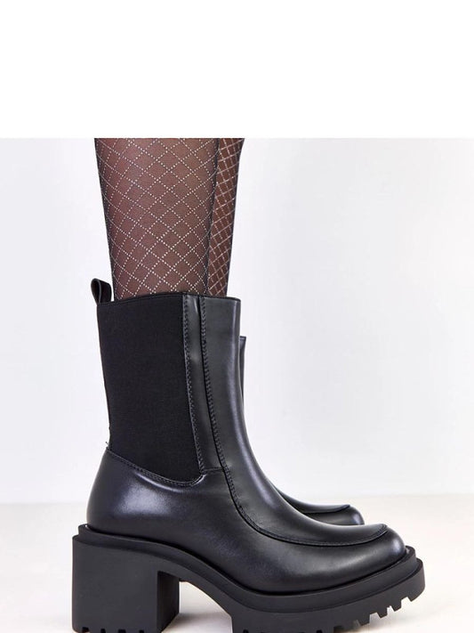 Botine cu toc Solea, Model 219670, Negru - material imitație de piele  Footbed plastic  Înălţimea carâmbului 18 cm Înălţimea tocului 7.5 cm