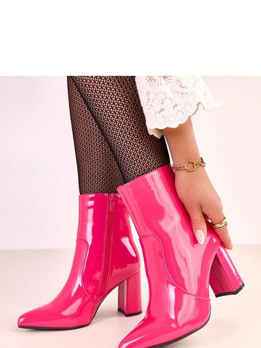 Botine cu toc Solea, Model 220252, Roz - material imitație de piele  Footbed pânză  Înălţimea carâmbului 13.5 cm Înălţimea tocului 8 cm