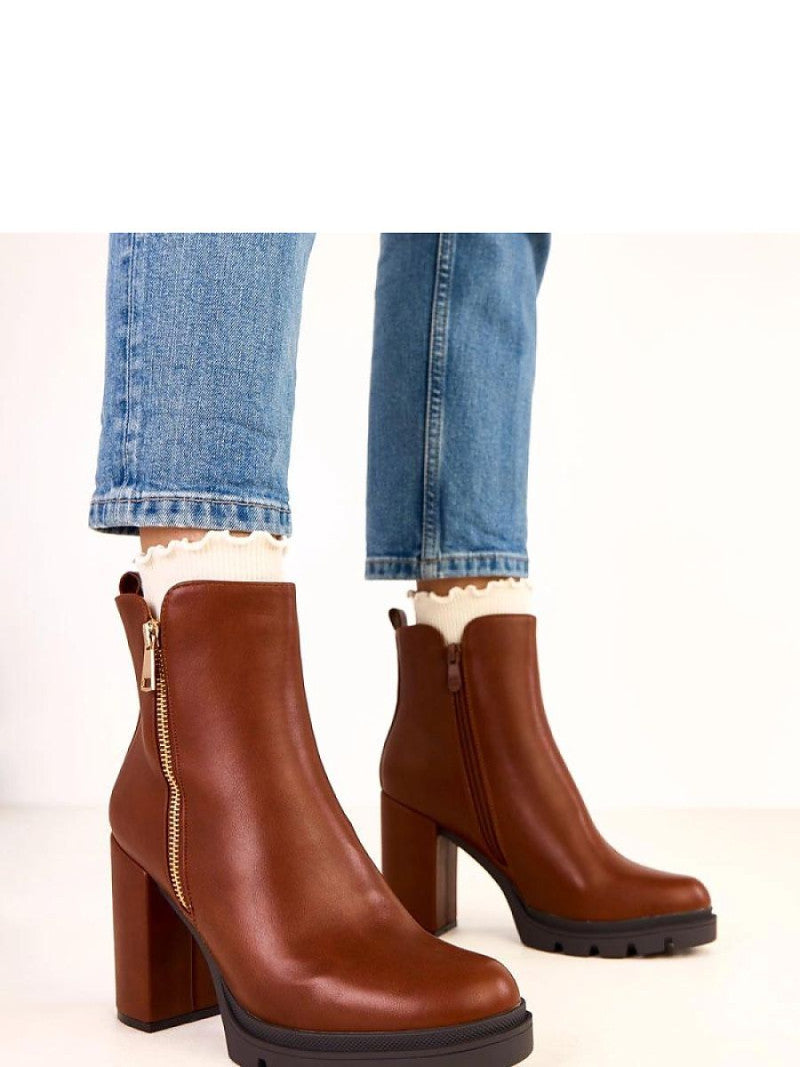 Botine cu toc Solea, Model 220577, Maro - material imitație de piele  Footbed pânză  Înălţimea carâmbului 12 cm Înălţimea tocului 10 cm Înălţimea platformei 2 cm