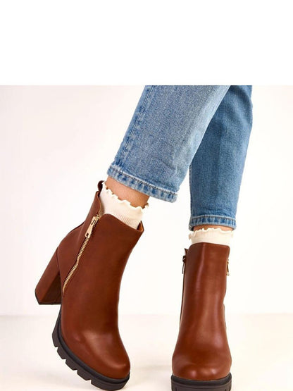 Botine cu toc Solea, Model 220577, Maro - material imitație de piele  Footbed pânză  Înălţimea carâmbului 12 cm Înălţimea tocului 10 cm Înălţimea platformei 2 cm