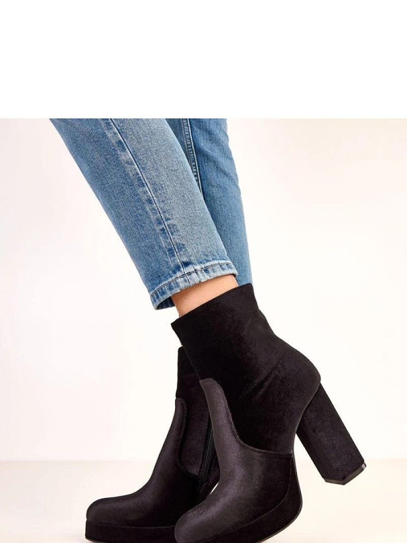 Botine cu toc Solea, Model 220581, Negru - material piele artificiala piele  Footbed pânză  Înălţimea carâmbului 14 cm Înălţimea tocului 11 cm Înălţimea platformei 2 cm