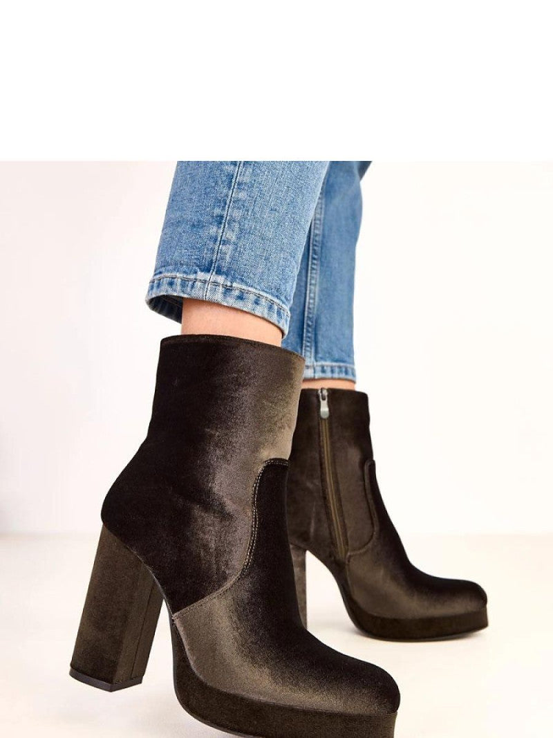 Botine cu toc Solea, Model 220583, Verde - material piele artificiala piele  Footbed pânză  Înălţimea carâmbului 14 cm Înălţimea tocului 11 cm Înălţimea platformei 2 cm