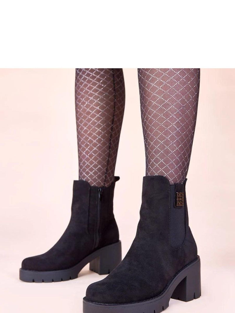 Botine cu toc Solea, Model 221366, Negru - material imitație de piele  Footbed pânză  Înălţimea carâmbului 14 cm Înălţimea tocului 7 cm