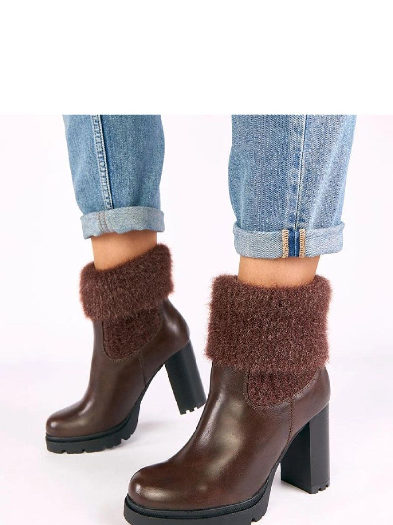 Botine cu toc Solea, Model 221641, Maro - material imitație de piele  Footbed pânză  Înălţimea carâmbului 22 cm Înălţimea tocului 9 cm