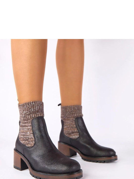 Botine cu toc Solea, Model 222348, Negru - material imitație de piele  Footbed pânză  Înălţimea carâmbului 15 cm Înălţimea tocului 6 cm