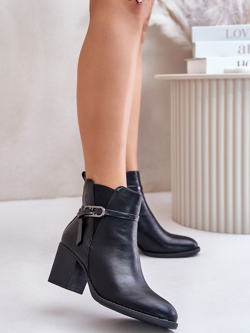 Botine cu toc Step in style, Model 201162, Negru - material imitație de piele  Căptușeală pătură de pantofi  Footbed pătură de pantofi  Înălţimea carâmbului 11 cm Înălţimea tocului 7 cm