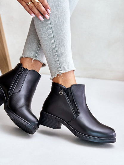 Botine cu toc Step in style, Model 201683, Negru - material imitație de piele  Căptușeală blană  Footbed blană  Înălţimea carâmbului 10 cm Înălţimea tocului 4.5 cm