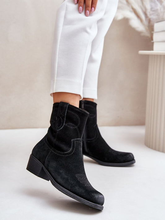 Botine cu toc Step in style, Model 201694, Negru - material piele naturală de căprioară  Căptușeală pătură de pantofi  Footbed pătură de pantofi  Înălţimea carâmbului 16.5 cm Înălţimea tocului 4.5 cm