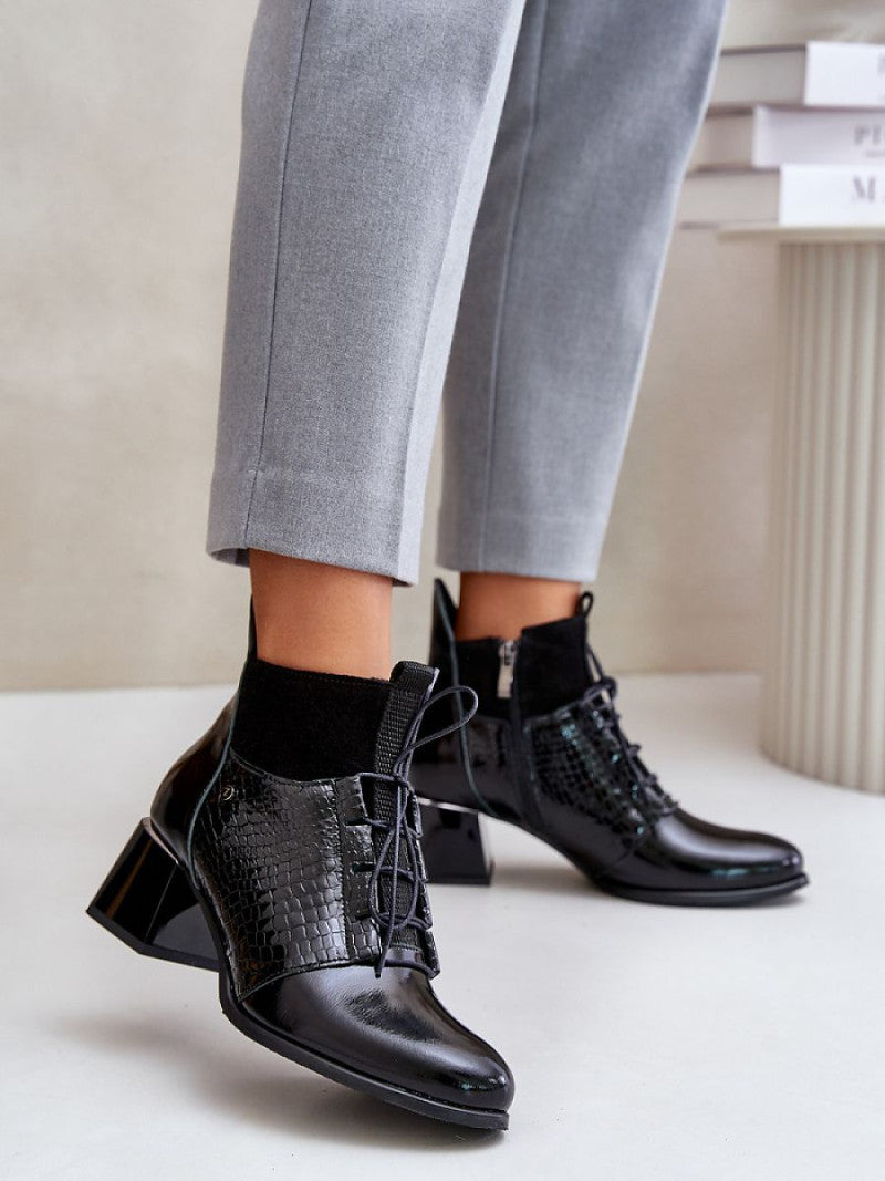 Botine cu toc Step in style, Model 202811, Negru - material piele naturala  Căptușeală simțit  Footbed simțit  Înălţimea carâmbului 12.5 cm Înălţimea tocului 5.5 cm