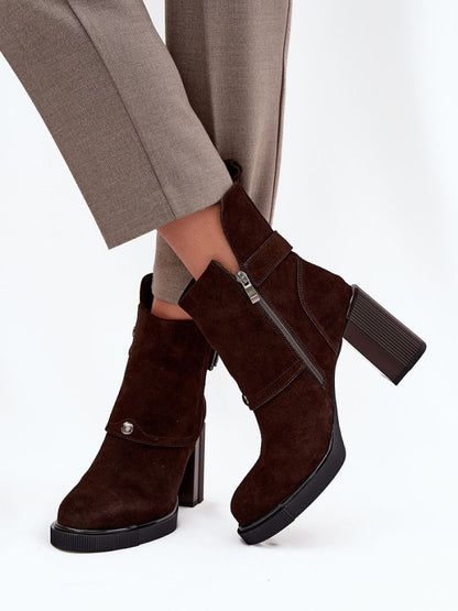 Botine cu toc Step in style, Model 217806, Negru - material piele naturală de căprioară  Căptușeală pătură de pantofi  Footbed pânză  Înălţimea carâmbului 15 cm Înălţimea tocului 9 cm