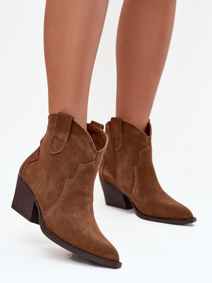 Botine cu toc Step in style, Model 219126, Maro - material piele naturală de căprioară  Căptușeală pătură de pantofi  Footbed pătură de pantofi  Înălţimea carâmbului 13.5 cm Înălţimea tocului 6 cm