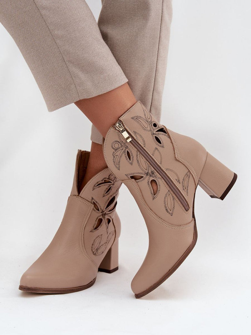 Botine cu toc Step in style, Model 219129, Bej - material piele naturala  Footbed piele naturala  Înălţimea carâmbului 14 cm Înălţimea tocului 6.5 cm