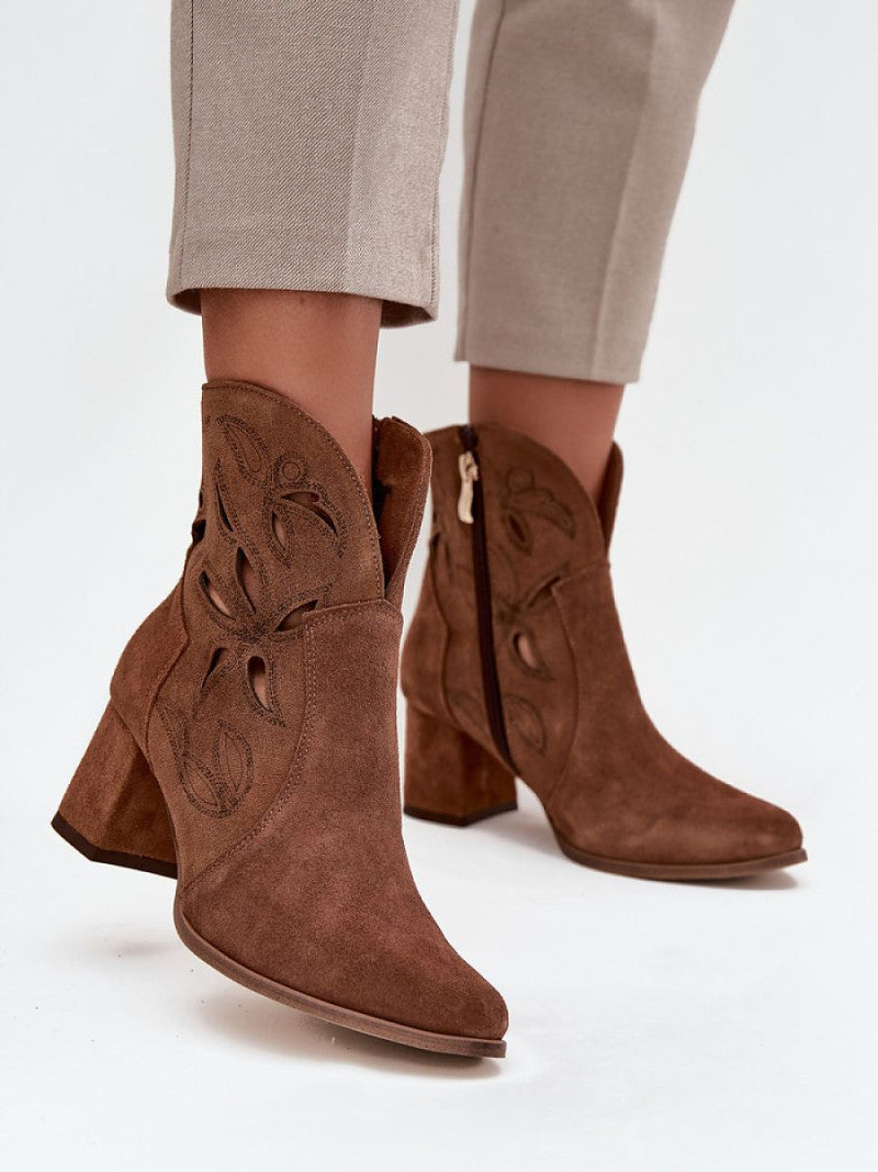 Botine cu toc Step in style, Model 219132, Maro - material piele naturală de căprioară  Footbed piele naturala  Înălţimea carâmbului 14 cm Înălţimea tocului 6.5 cm