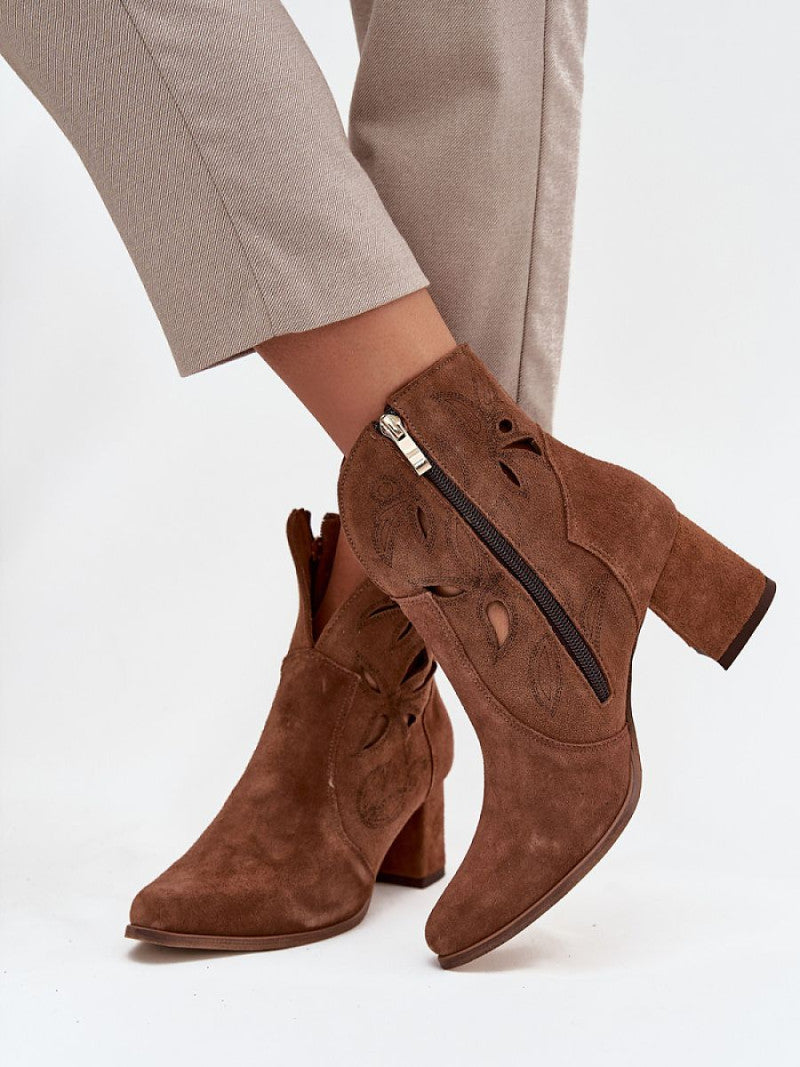 Botine cu toc Step in style, Model 219132, Maro - material piele naturală de căprioară  Footbed piele naturala  Înălţimea carâmbului 14 cm Înălţimea tocului 6.5 cm