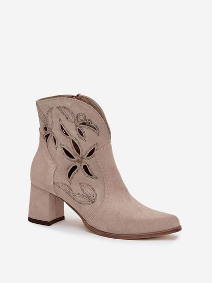 Botine cu toc Step in style, Model 219133, Bej - material piele naturală de căprioară  Footbed piele naturala  Înălţimea carâmbului 14 cm Înălţimea tocului 6.5 cm