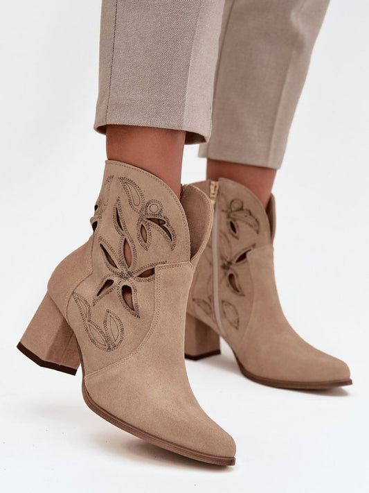 Botine cu toc Step in style, Model 219134, Bej - material piele naturală de căprioară  Footbed piele naturala  Înălţimea carâmbului 14 cm Înălţimea tocului 6.5 cm