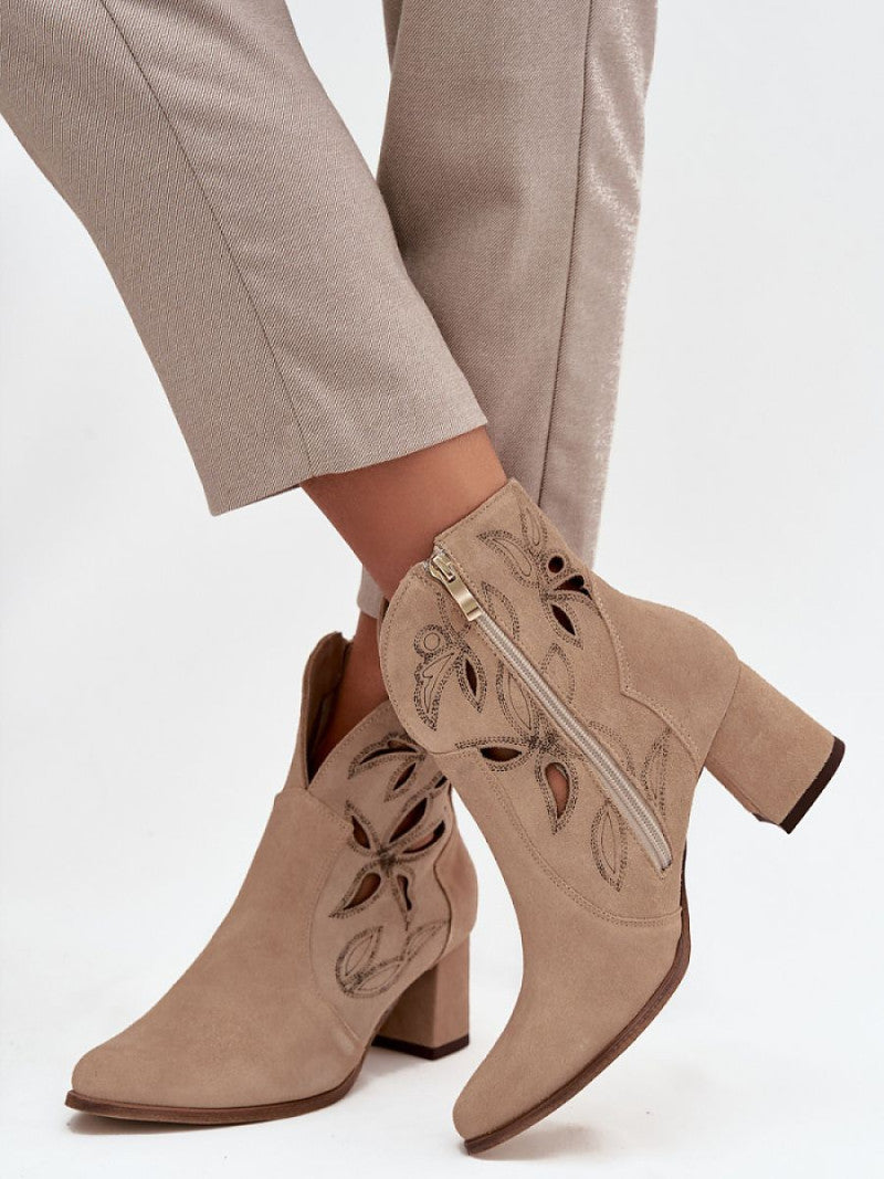 Botine cu toc Step in style, Model 219134, Bej - material piele naturală de căprioară  Footbed piele naturala  Înălţimea carâmbului 14 cm Înălţimea tocului 6.5 cm