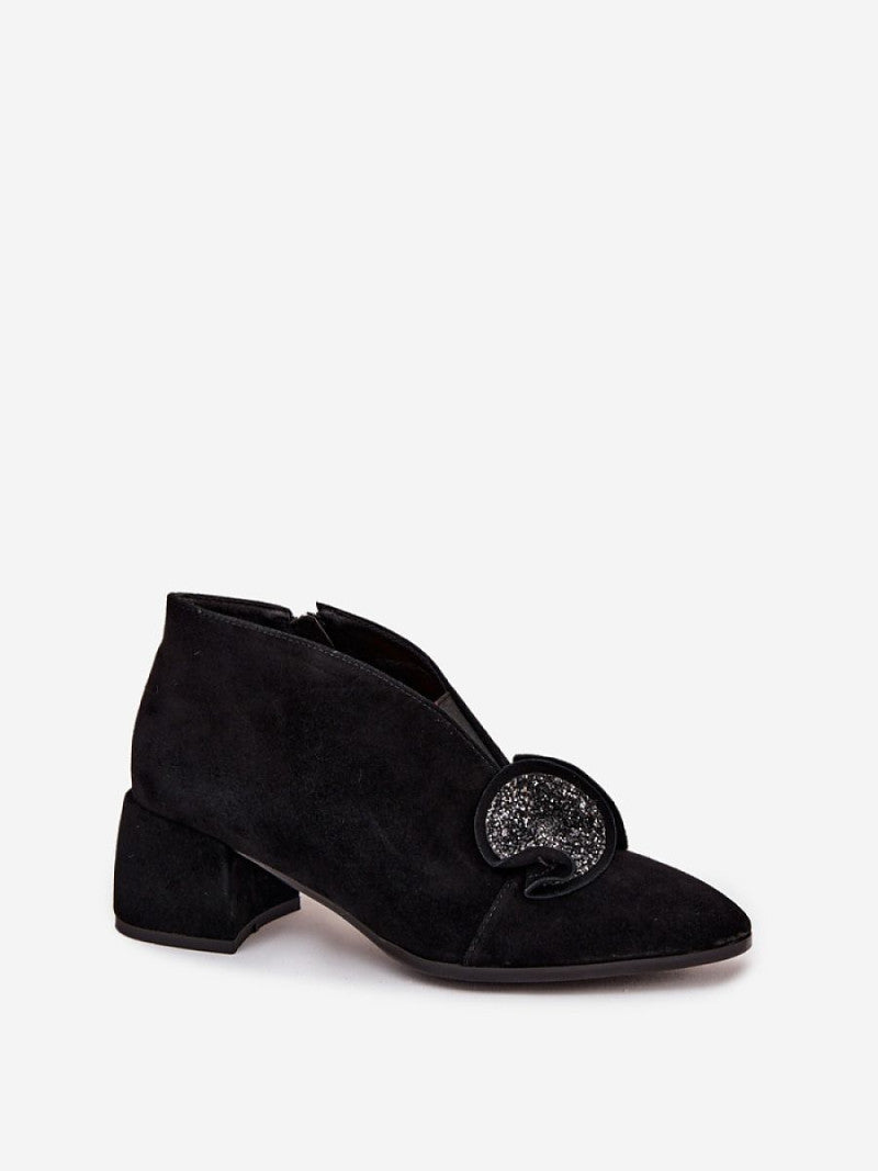 Botine cu toc Step in style, Model 219245, Negru - material piele naturală de căprioară  Footbed piele naturala  Înălţimea carâmbului 8 cm Înălţimea tocului 6 cm