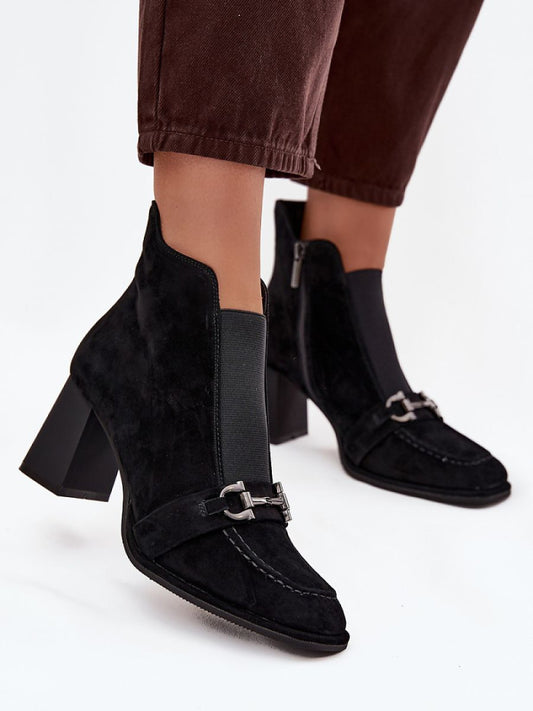 Botine cu toc Step in style, Model 219564, Negru - material piele naturală de căprioară  Căptușeală pătură de pantofi  Footbed pătură de pantofi  Înălţimea carâmbului 12 cm Înălţimea tocului 7.5 cm