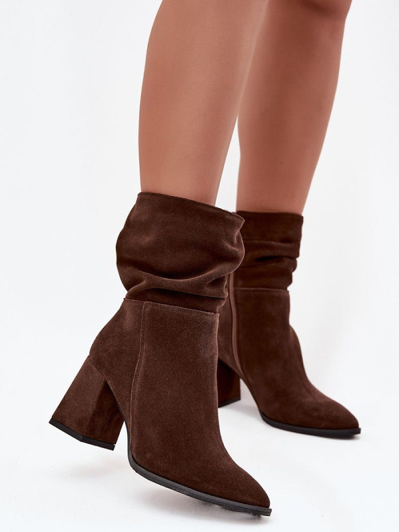 Botine cu toc Step in style, Model 220192, Maro - material piele naturală de căprioară  Căptușeală simțit  Footbed simțit  Înălţimea carâmbului 17.5 cm Înălţimea tocului 8 cm