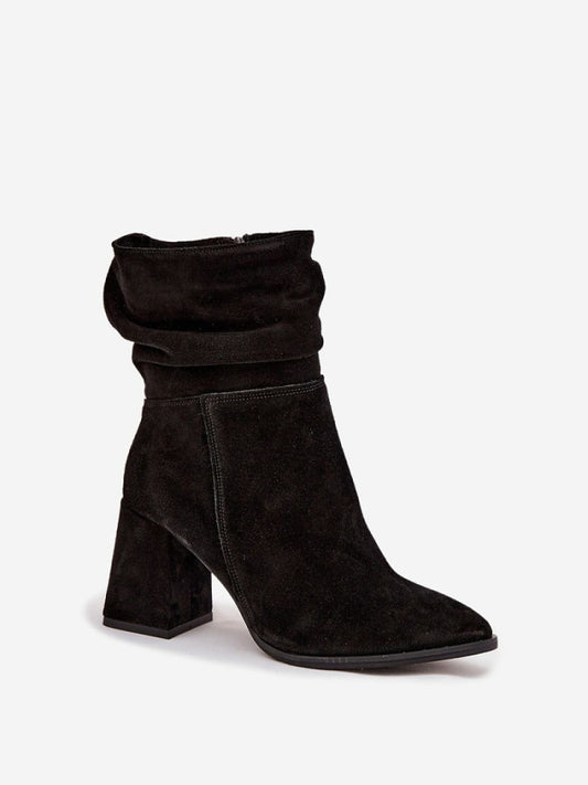 Botine cu toc Step in style, Model 220193, Negru - material piele naturală de căprioară  Căptușeală simțit  Footbed simțit  Înălţimea carâmbului 17.5 cm Înălţimea tocului 8 cm